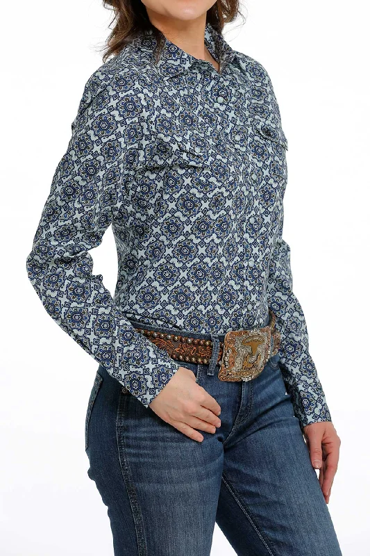 Cinch Women’s Light Blue Geo Print Snap Shirt